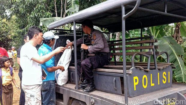 Monyet liar mengamuk di Sukabumi, Sabtu 21 Januari 2017