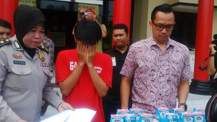 Utang Membuat Pria ini Menipu dengan Cek Kosong