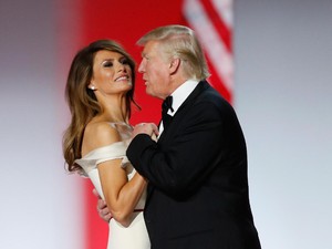 Gaya Melania Trump Vs Michelle Obama di Inaugurasi, Mana Favoritmu?