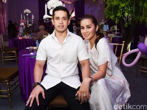 Setianya Olla Ramlan di Sisi Suami Saat Pernikahan Diterpa Isu Selingkuh