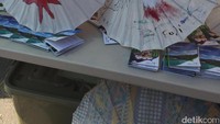 Beberapa contoh hasil lukisan para turis di payung Wonderful Indonesia. Para pengunjung pun mengaku puas dan senang bisa mencoba melukisnya (Andi Annisa/detikTravel)