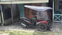 Yang menarik di awal tahun ini, bentor bisa dipesan lewat telepon pintar. Ada aplikasi khusus yang bisa diunduh pengguna bentor, bagi abang bentor diwajibkan untuk mendaftar dulu agar bisa masuk ke aplikasi.