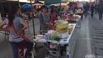 Suguhan di Pasar Malam Thailand: Ulat Goreng