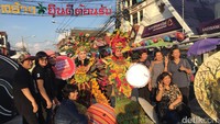 Para penari dari Solo pun unjuk gigi. Tujuan mereka adalah mempromosikan Festival Payung Indonesia di Solo, September mendatang (Andi Annisa/detikTravel)