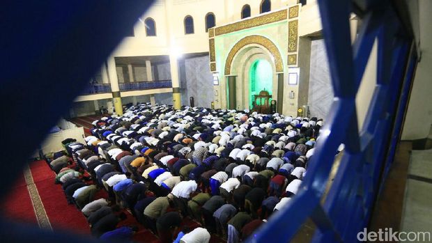 Ridwan Kamil resmikan gerakan Salat Subuh Berjamaah