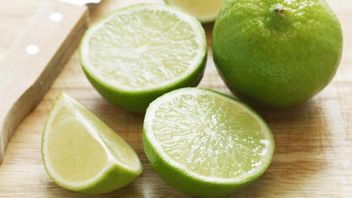 Peras Ratusan Jeruk Nipis Tangan Wanita Ini Melepuh Kena Sinar Matahari Peras Ratusan Jeruk Nipis Tangan Wanita Ini Melepuh Kena Sinar Matahari