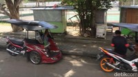 Bentor awalnya merupakan hasil ciptaan siswa SMK, bentor baru populer di awal tahun 2000-an dan sekarang menjadi transportasi yang dicinta masyarakat Gorontalo. Motor yang dipakai biasanya motor bebek 110-125 cc namun ada juga yang menggunakan skutik.