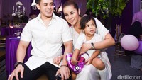 Mereka pun tampak semringah saat berpose di depan kamera. Pool/Noel/detikFoto.