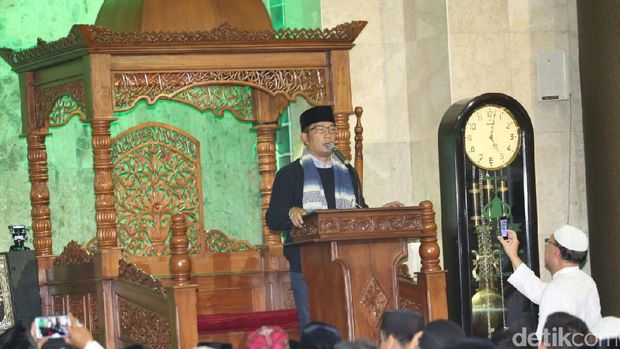 Ridwan Kamil resmikan gerakan Salat Subuh Berjamaah