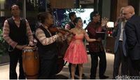 Ketika Menteri Yasonna Nyanyi dan Joget