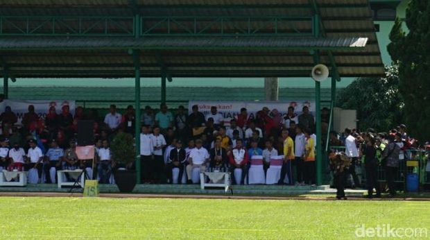 Jadi Peserta Lomba Panahan, Jokowi Pakai Nomor Dada 16