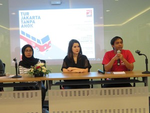 PSI: Jakarta Tanpa Ahok, PKL Tanah Abang Kembali Jualan di Trotoar