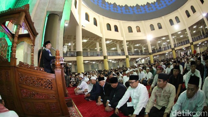 Ridwan Kamil Resmi Gulirkan Gerakan Subuh Berjamaah