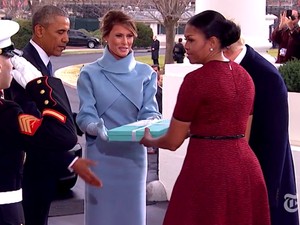 Misteri Kado Melania Trump untuk Michelle Obama, Netizen Menebak Apa Isinya