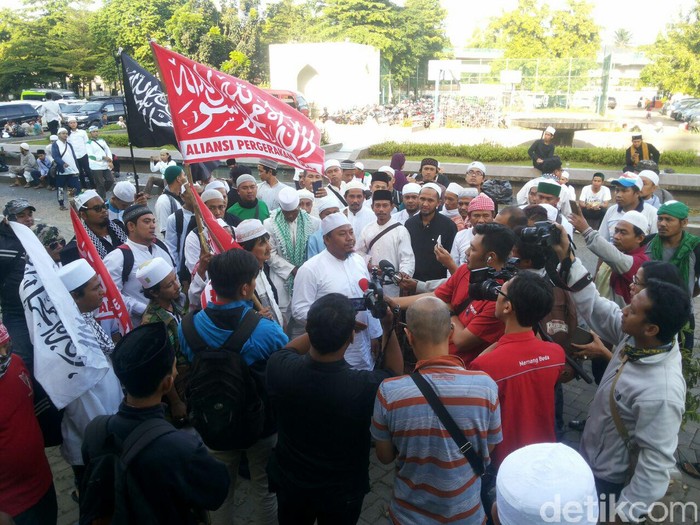 Massa FPI Konvoi dari Al-Azhar ke Polda, Ini Pengalihan Lalinnya
