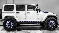 Wrangler Unlimited Sport ini berasal dari Voltron Motors dan dilengkapi paket tuning dari Prestige Intimidator.