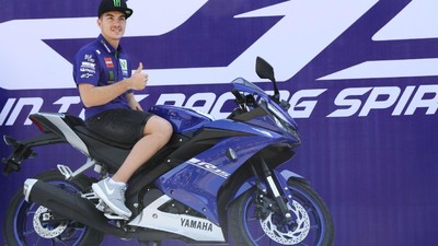Maverick Vinales Bareng Yamaha R15 Terbaru