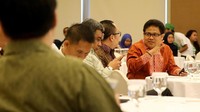 Ketum PKB Muhaimin Iskandar saat berdiskusi dengan peserta.