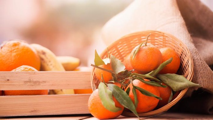Dalam perayaan imlek, jeruk mandarin sangat mudah dijumpai. (Foto: Straits Times / iStock) Dalam perayaan imlek, jeruk mandarin sangat mudah dijumpai. (Foto: Straits Times / iStock)