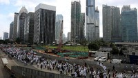 Sekitar pukul 09.00 WIB, massa mulai memasuki area Jalan Sudirman dari Jalan Raden Patah yang berada di belakang Masjid Al-Azhar, Senin (23/1/2017).