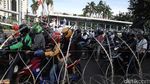 Anggota TNI Ikut Amankan Polda Metro Jaya