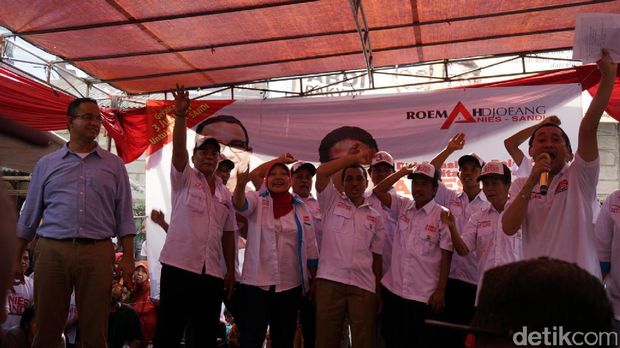 Anies Lantik Relawan di Cilincing