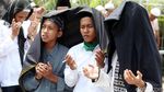 Aksi Tunjuk Jari dan Doa Massa FPI