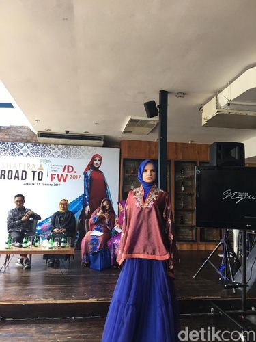 Shafira Angkat Sulam Bukittinggi Bertabur Swarovski untuk IFW 2017