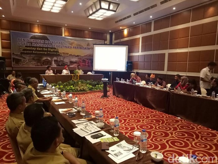 Kades dan Pemilik Homestay Pelatihan Pemasaran Online