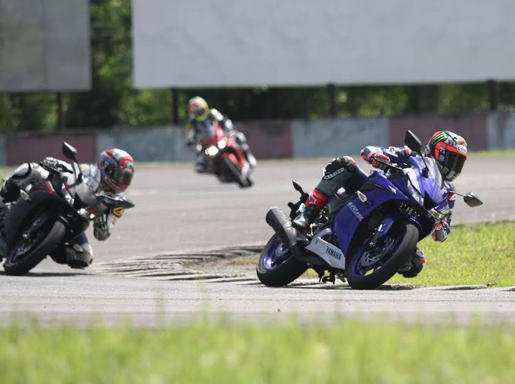 Maverick Vinales Geber Yamaha All New R15
