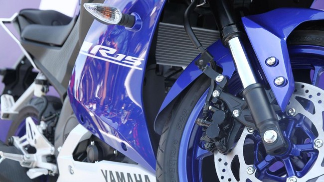 Menjajal Bayinya R6, Yamaha R15 di Sirkuit Sentul Menjajal Bayinya R6, Yamaha R15 di Sirkuit Sentul