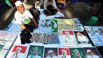 Atribut FPI Laris Manis di Masjid Al-Azhar