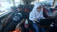 Bus ini memiliki kapasitas mesin 13.000 cc dan 360 horse power (hp) dengan dilengkapi antara lain ruang untuk kursi refleksi, serta ekstra hot drink water, wifi, toilet serta 1 ruangan smoking room. Pool/dok. PO Harapan Jaya.