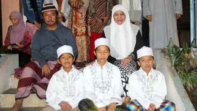 Mensos Jenguk Ayah Marshanda