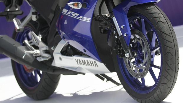 Motor Yamaha R15
