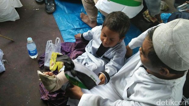 Bocah Berkaki Patah Datang Lagi, Kawal Pemeriksaan Habib Rizieq
