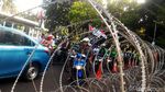 Kawat Berduri Siap Hadang Massa FPI