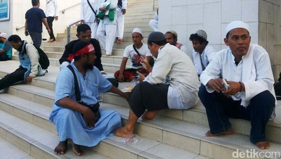 Massa FPI Berkumpul di Masjid Al Azhar