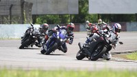 Vinales mengaku, mengendarai Yamaha R15 ini mirip seperti motor super sport. Akselerasinya juga dinilai baik.