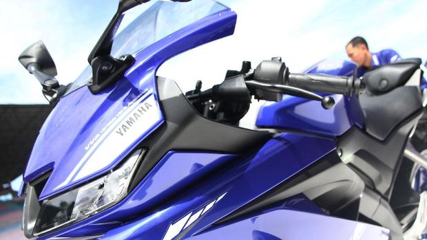   Menjajal Bayinya R6, Yamaha R15 di Sirkuit Sentul