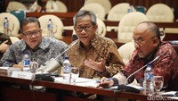 Dirut Bulog Djarot Kusumayakti menjawab pertanyaan sejumlah anggota Komisi IV DPR RI.