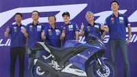 Mengusung titel All New R15, banyak perubahan pada Yamaha YZF-R15 ini. Motor sport fairing bermesin 150 cc ini memiliki tampang baru.