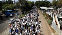 Long March Massa FPI mengular panjang.