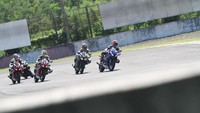 Pebalap Movistar Yamaha MotoGP, Maverick Vinales hadir dalam prosesi peluncuran All New R15 di Sirkuit Sentul, Kab. Bogor, Jawa Barat.
