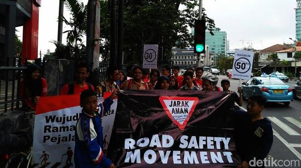 Aksi mengenang 5 tahun kecelakaan Tugu Tani