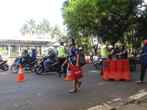 Mohon Maaf, Jalan Menuju SCBD Ditutup saat Demo FPI