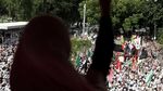 Habib Rizieq Naik Mobil Komando Temui Massa FPI