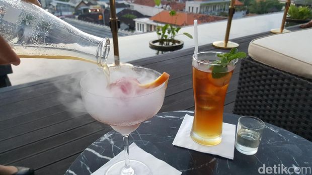 Cosmopolitan dengan dry ice (Fitraya/detikTravel)