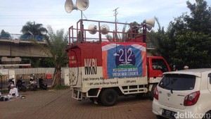3 Mobil Komando Disiapkan Kawal Habib Rizieq ke Polda Metro Jaya