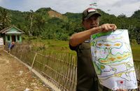 Tedi Ginanjar menunjukkan denah 'kota rahasia'